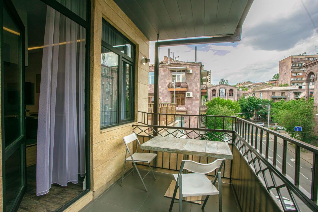 Luxe Apartment In Center Ереван Экстерьер фото