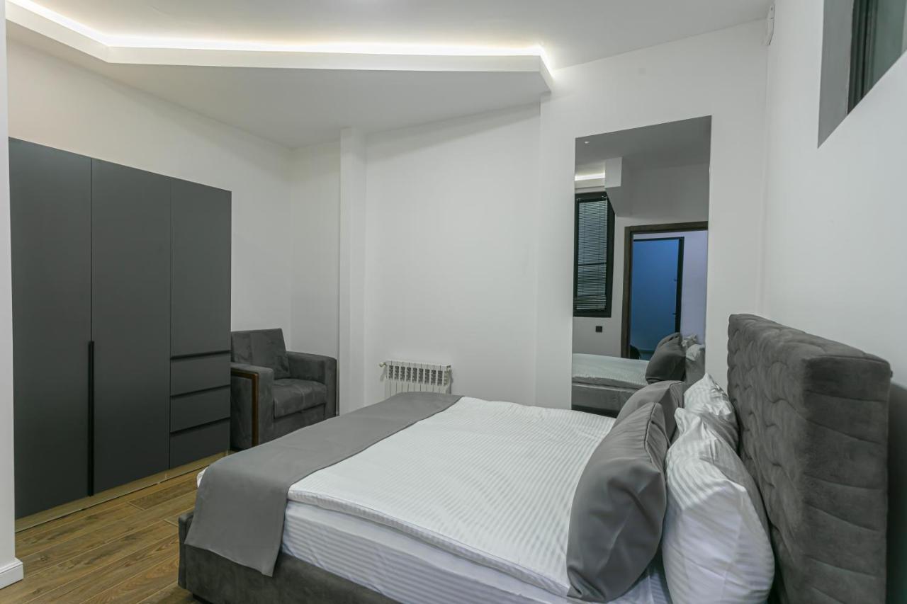 Luxe Apartment In Center Ереван Экстерьер фото
