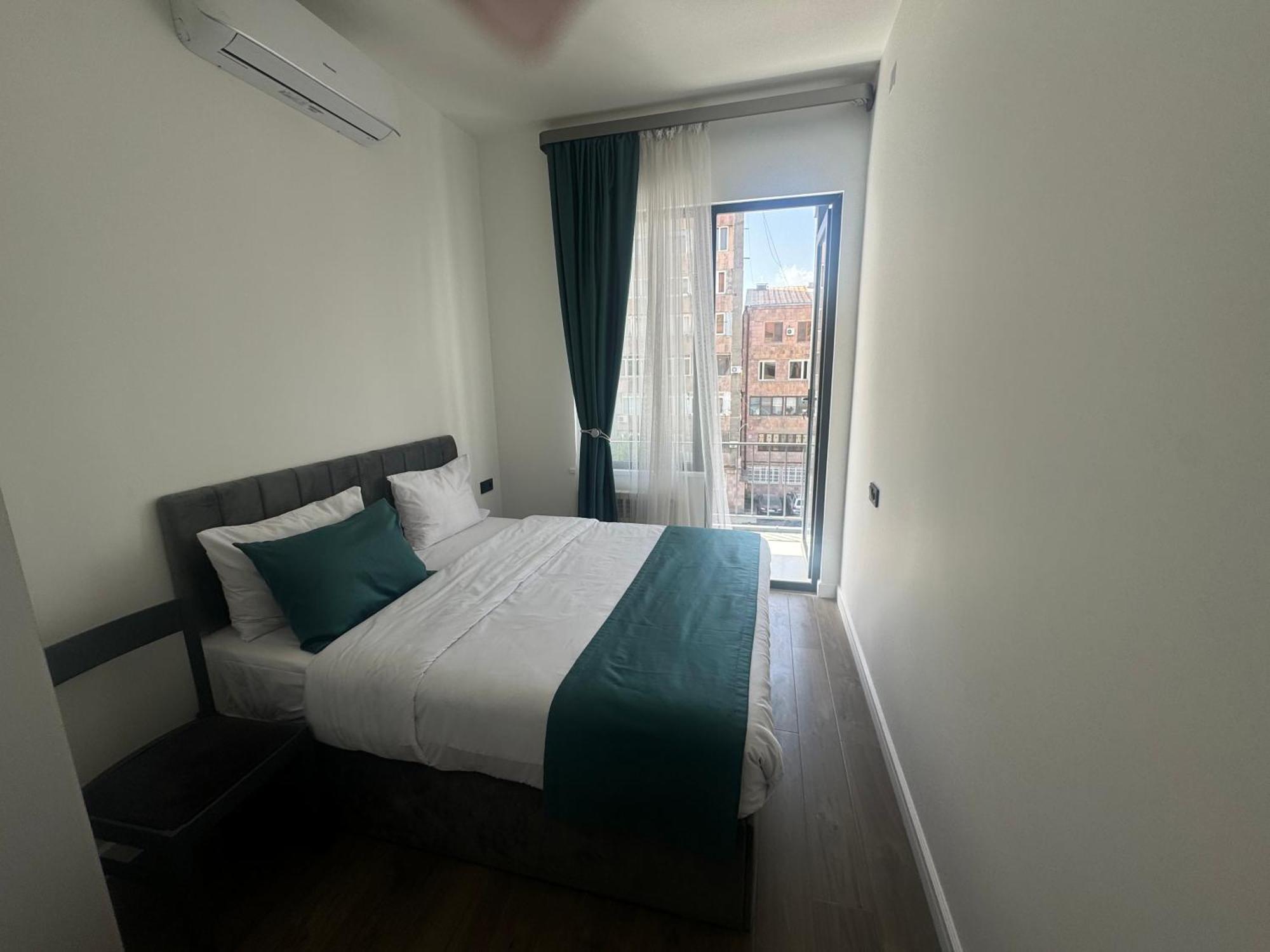 Luxe Apartment In Center Ереван Экстерьер фото